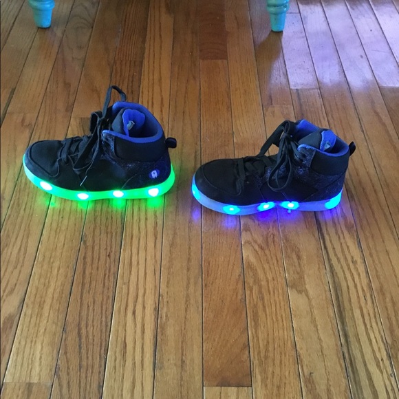 Flash Lights Other - Boys light up tennis shoes💡SALE 🎈